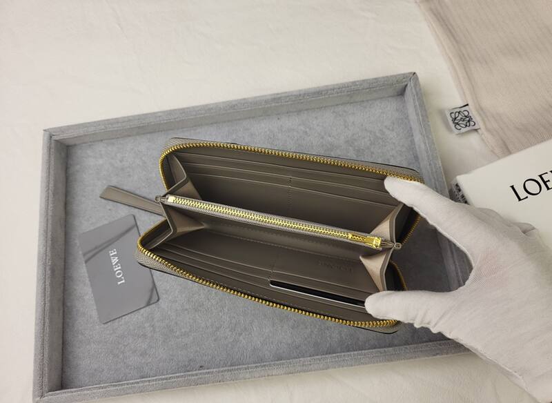 Loewe White shoulder bag — Top Quality Replica