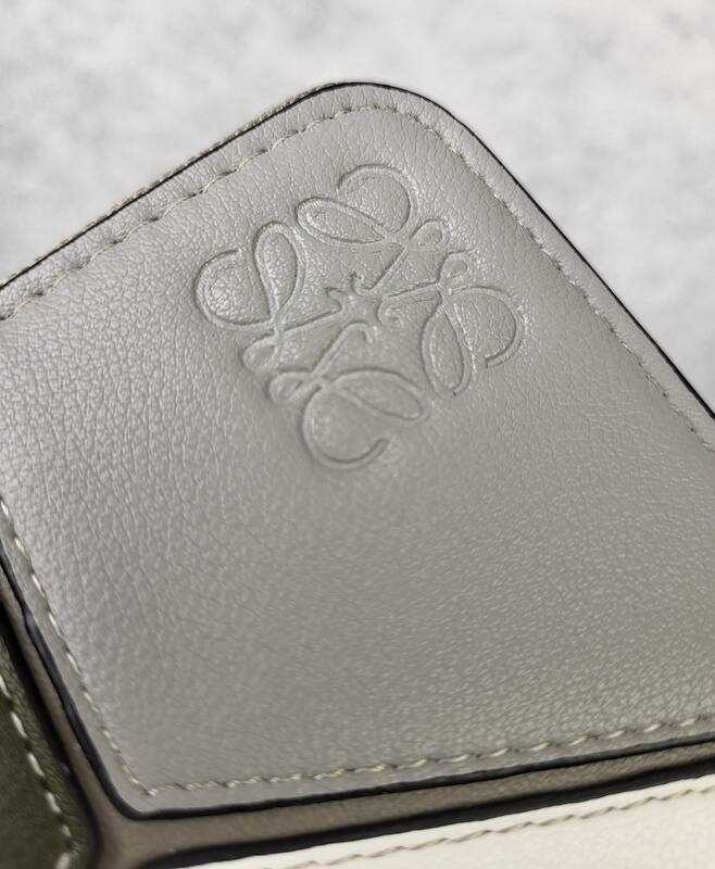Loewe White shoulder bag — Top Quality Replica