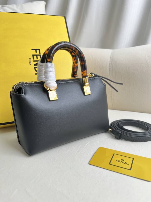 Fendi shoulder bag — Premium Replica