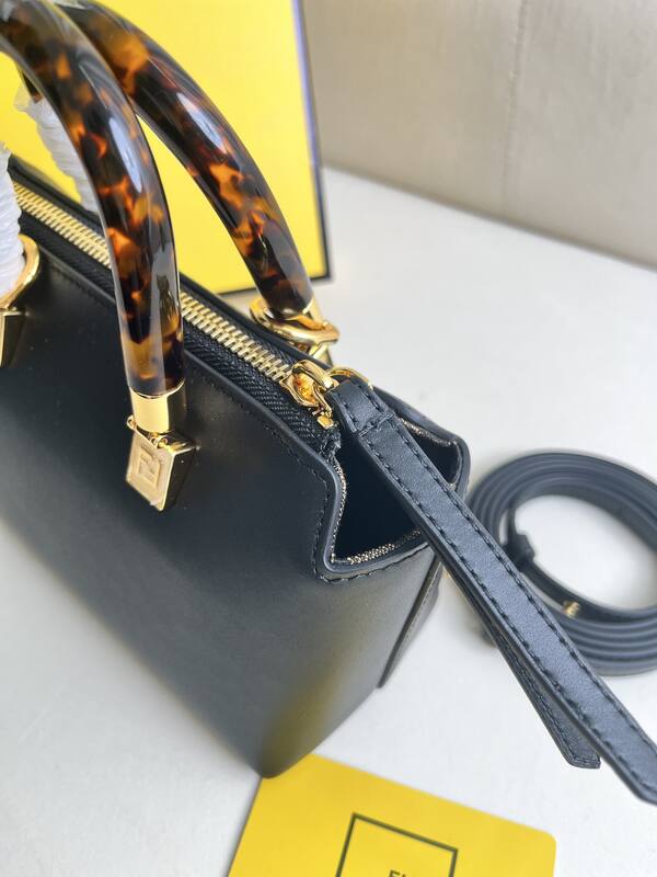 Fendi shoulder bag — Premium Replica