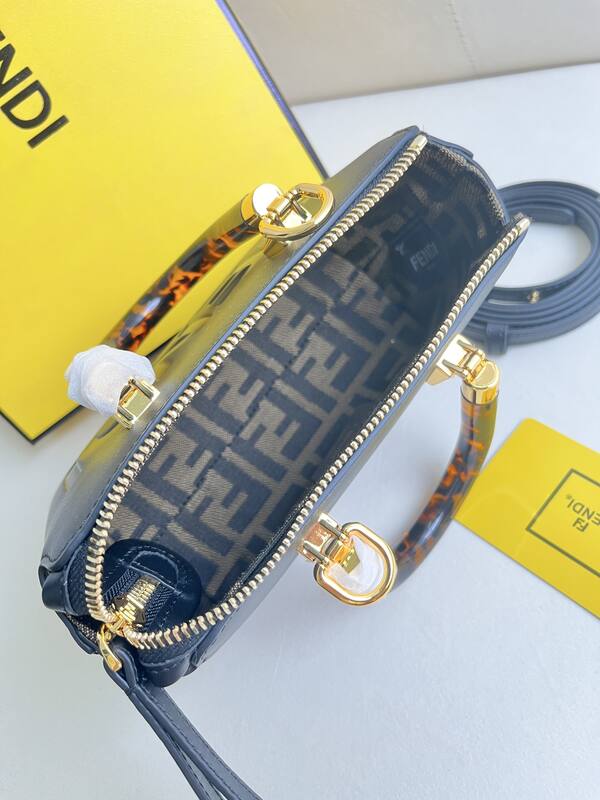 Fendi shoulder bag — Premium Replica