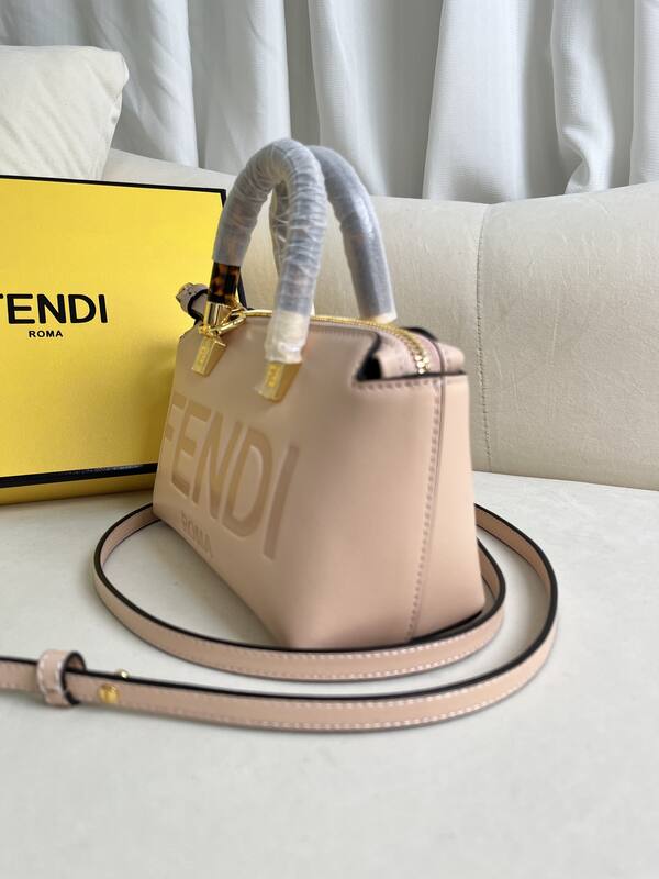 Fendi shoulder bag — 1:1 Replica