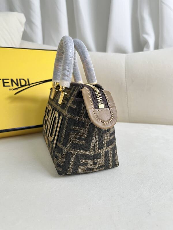 Fendi shoulder bag — AAA Quality Replica