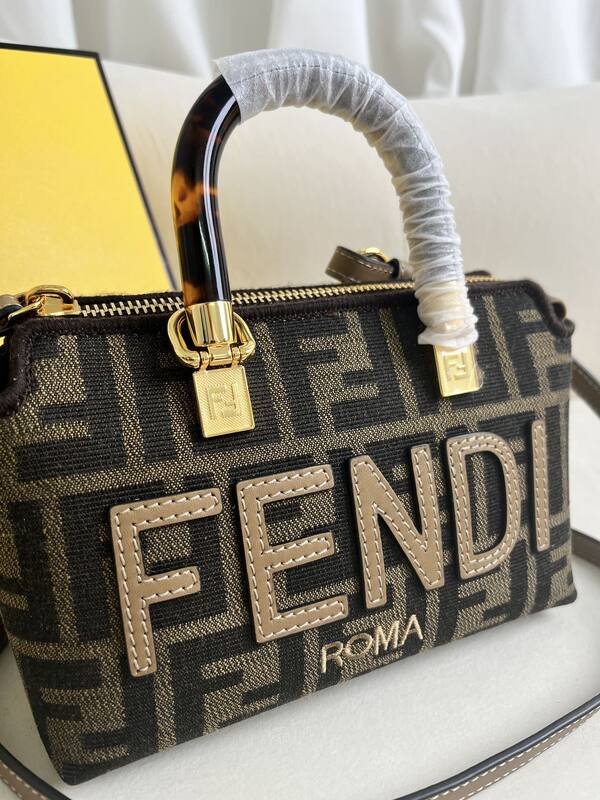 Fendi shoulder bag — AAA Quality Replica