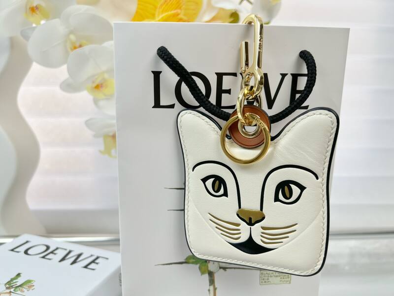 Loewe White shoulder bag — AAA Quality Replica