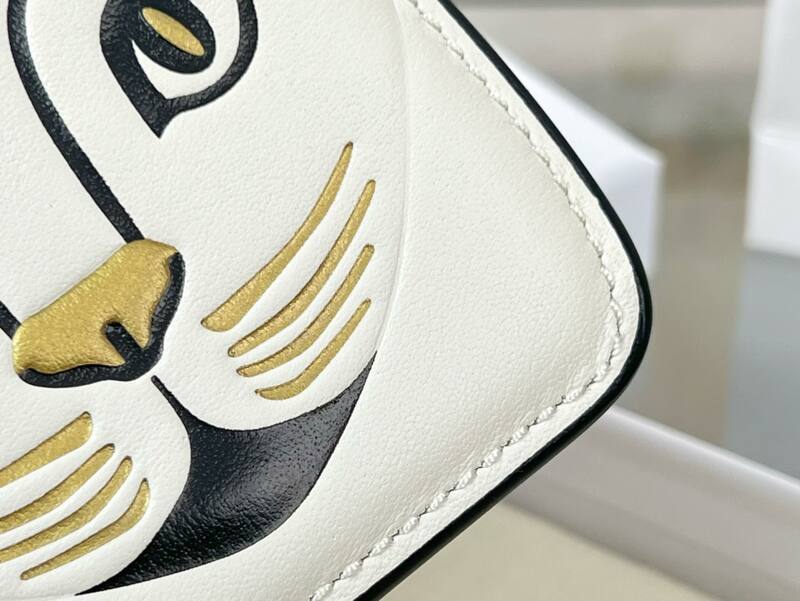 Loewe White shoulder bag — AAA Quality Replica
