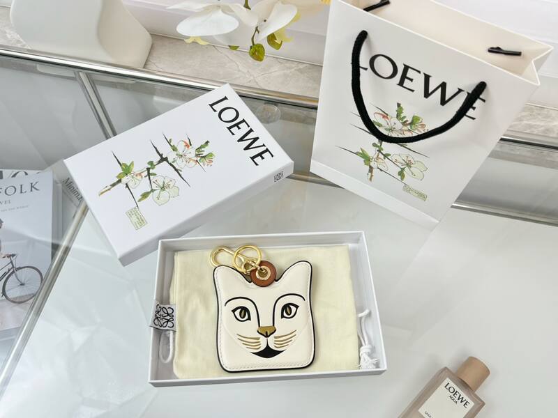 Loewe White shoulder bag — AAA Quality Replica