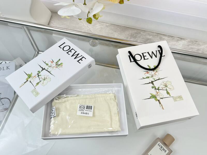 Loewe White shoulder bag — AAA Quality Replica