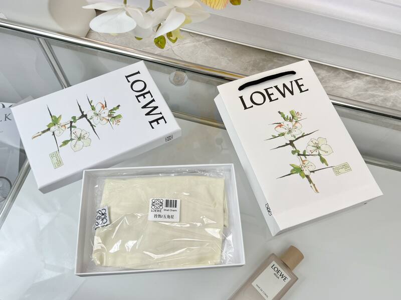 Loewe Red shoulder bag — Top Quality Replica