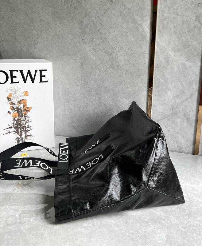 Loewe Black shoulder bag — Top Quality Replica