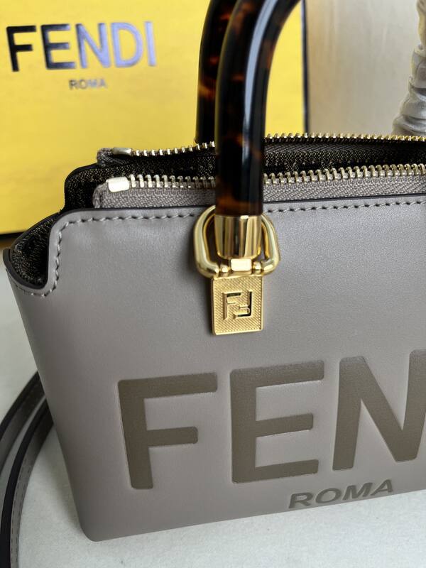 Fendi shoulder bag — 1:1 Replica