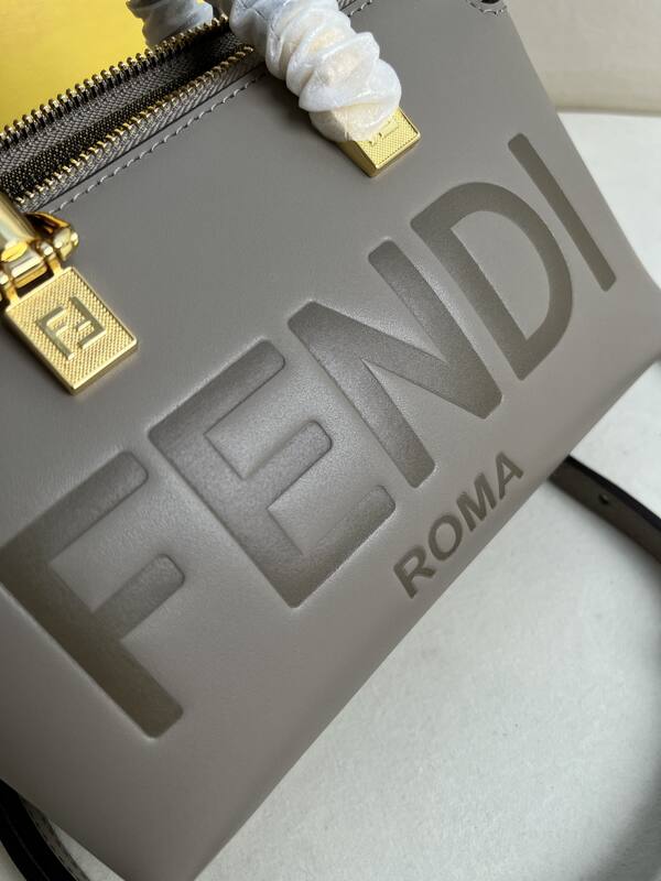 Fendi shoulder bag — 1:1 Replica