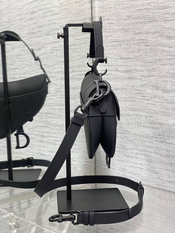 Dior Saddle Black shoulder — Premium Replica