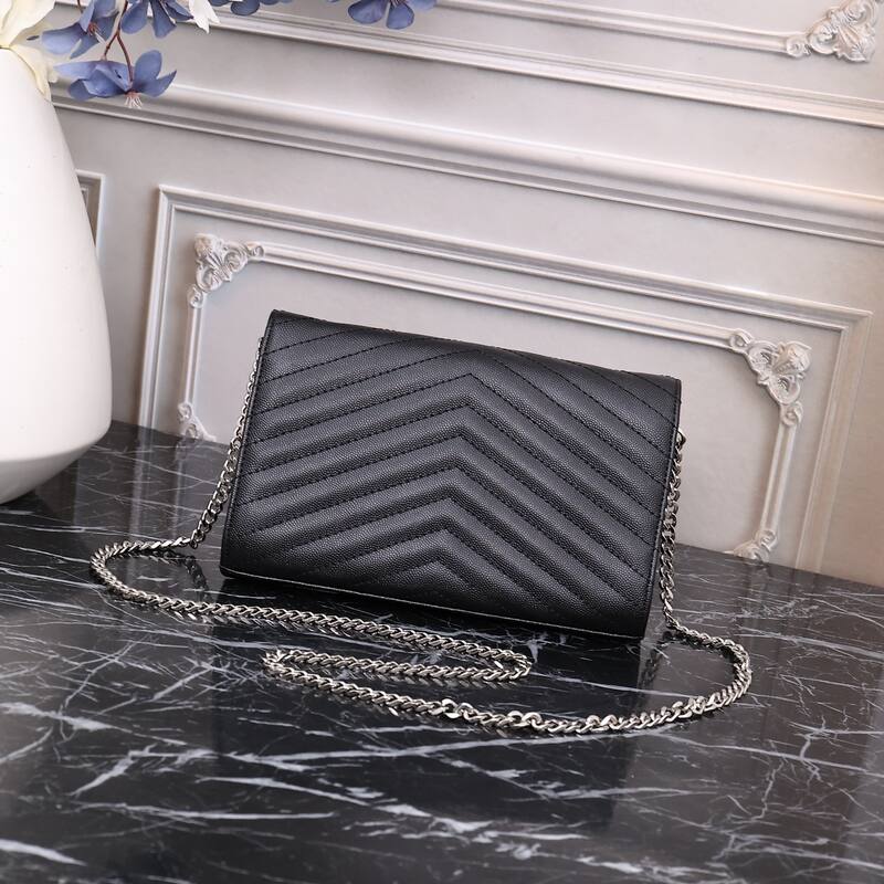 Saint Laurent Monogram Envelope Chain Wallet Black 22x15x6cm crossbody — AAA Quality Replica