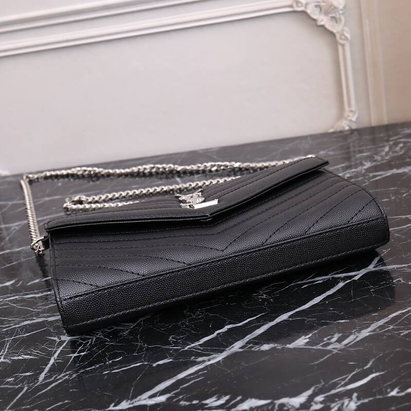 Saint Laurent Monogram Envelope Chain Wallet Black 22x15x6cm crossbody — AAA Quality Replica