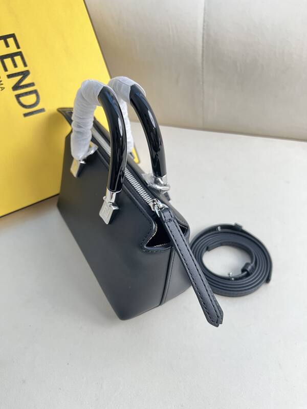 Fendi shoulder bag — Top Quality Replica