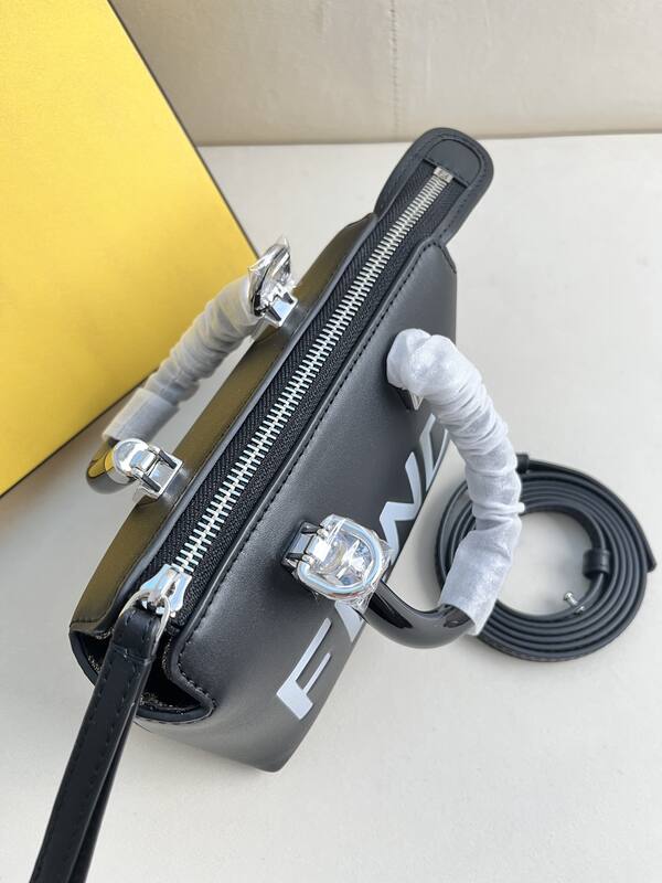 Fendi shoulder bag — Top Quality Replica
