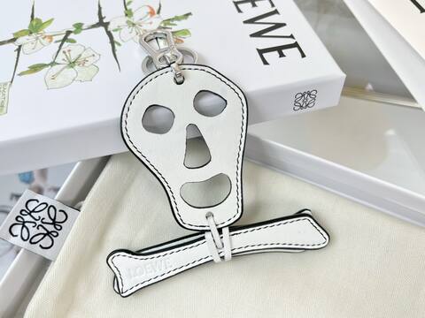 Loewe Skull and Bones keychain Black leather White leather keychain Top Quality Replica