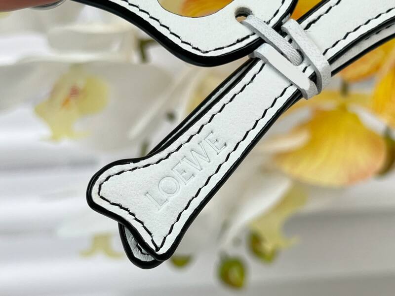 Loewe Skull and Bones keychain Black leather White leather keychain — Top Quality Replica