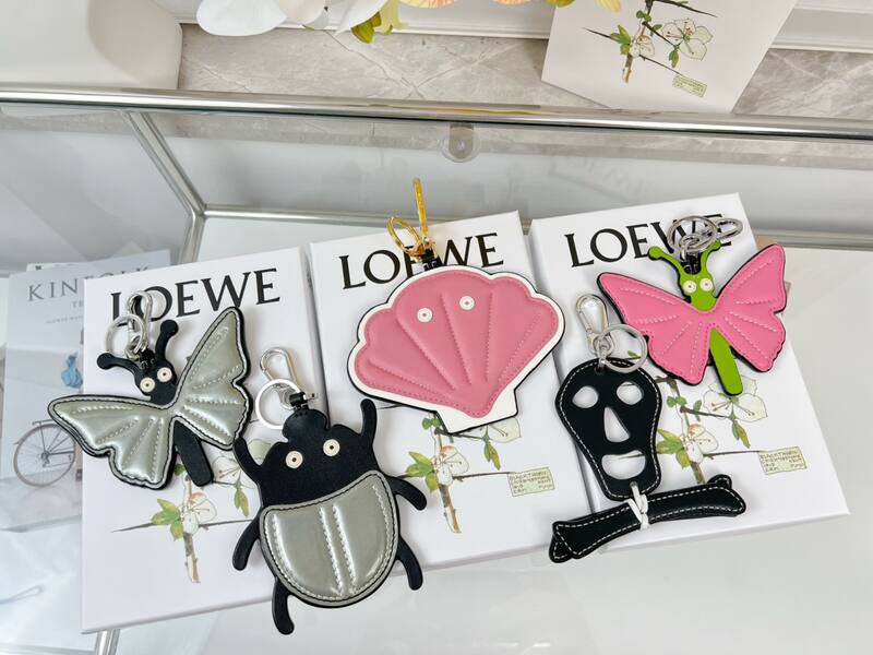 Loewe Skull and Bones keychain Black leather White leather keychain — Top Quality Replica
