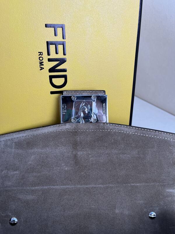 Fendi shoulder bag — Top Quality Replica