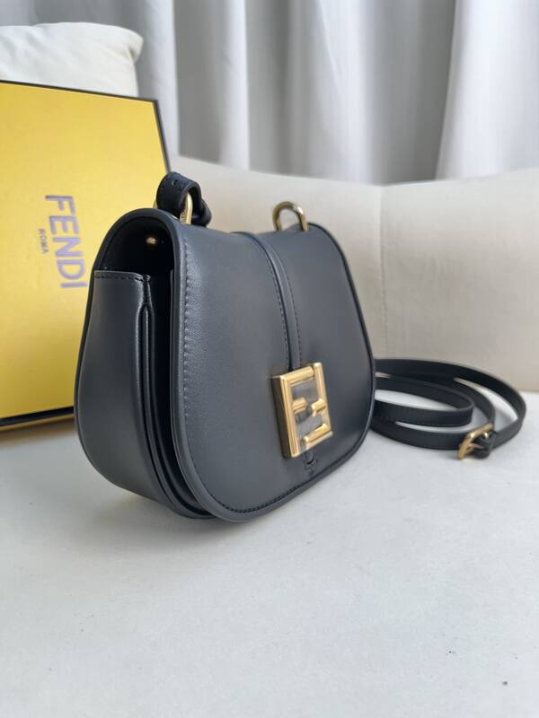 Fendi shoulder bag — 1:1 Replica
