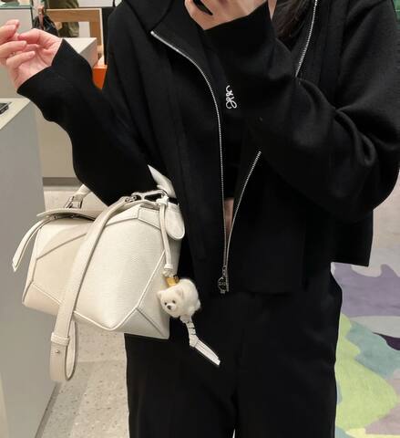 Loewe White 25x18x10cm shoulder bag AAA Quality Replica