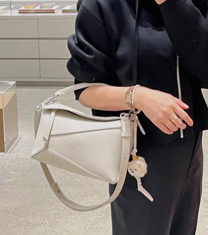 Loewe White 25x18x10cm shoulder bag — AAA Quality Replica