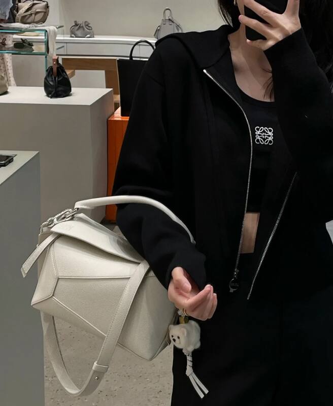 Loewe White 25x18x10cm shoulder bag — AAA Quality Replica