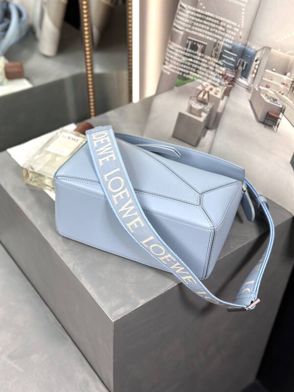 Loewe Calfskin 25x18x10cm shoulder bag — Top Quality Replica