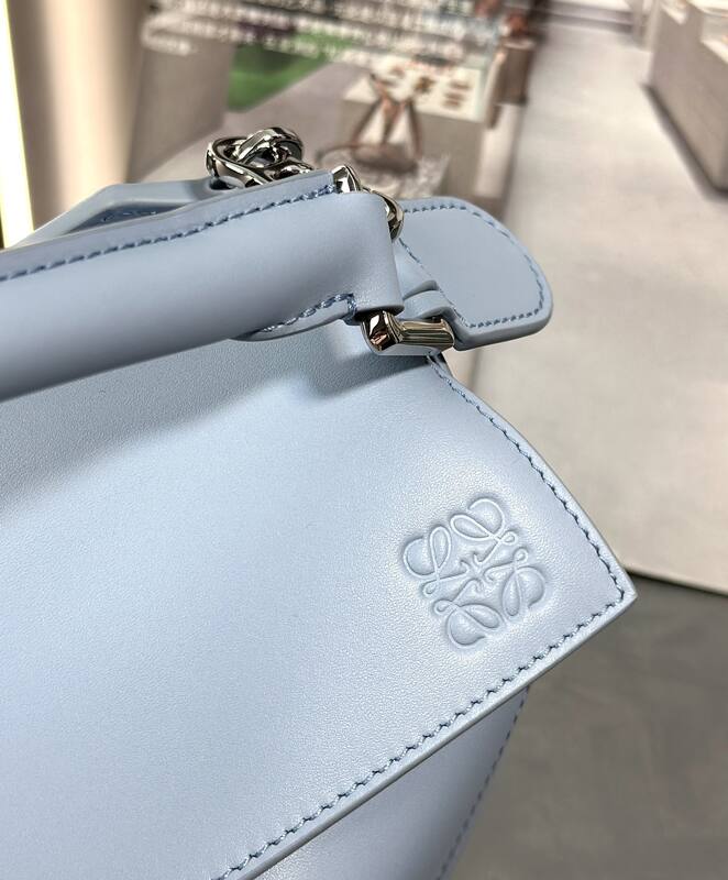 Loewe Calfskin 25x18x10cm shoulder bag — Top Quality Replica