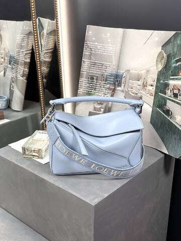 Loewe Calfskin 25x18x10cm shoulder bag Top Quality Replica