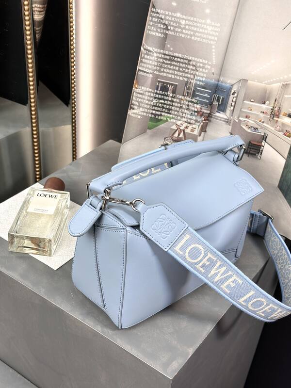 Loewe Calfskin 25x18x10cm shoulder bag — Top Quality Replica