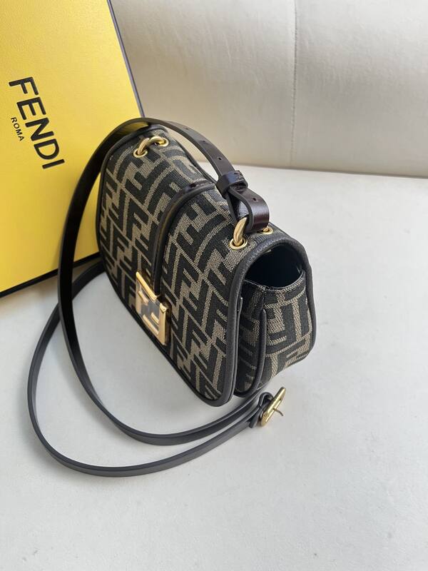 Fendi shoulder bag — Premium Replica