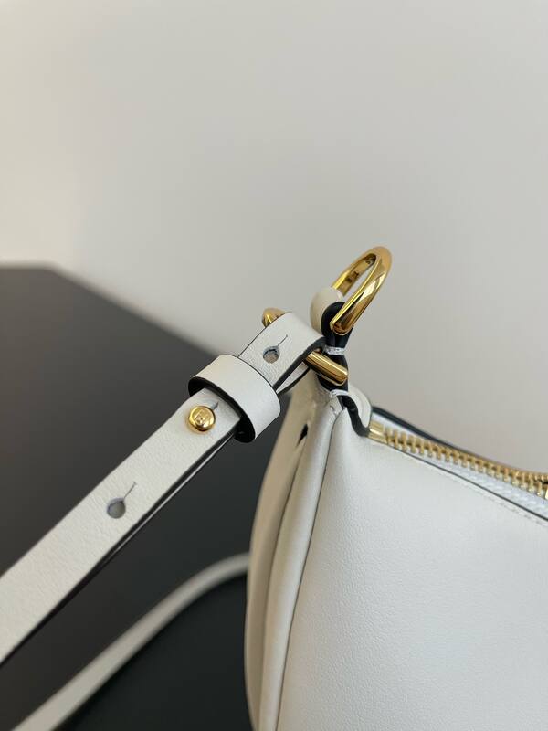 Fendi White 25x18x10cm shoulder bag — Top Quality Replica