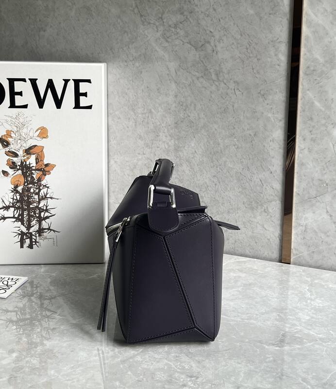 Loewe Calfskin 25x18x10cm shoulder bag — 1:1 Replica