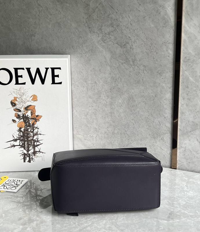 Loewe Calfskin 25x18x10cm shoulder bag — 1:1 Replica