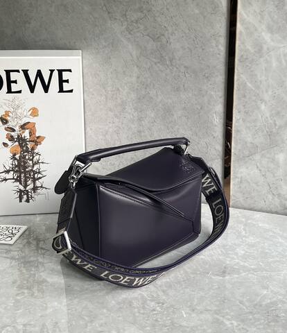 Loewe Calfskin 25x18x10cm shoulder bag 1 1 Replica