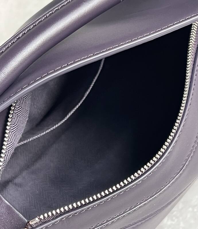 Loewe Calfskin 25x18x10cm shoulder bag — 1:1 Replica