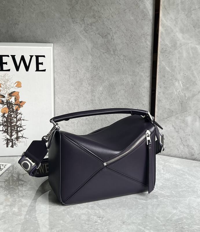 Loewe Calfskin 25x18x10cm shoulder bag — 1:1 Replica