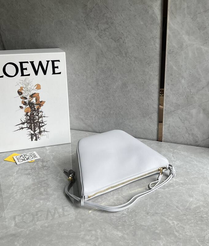 Loewe Calfskin 25x18x10cm shoulder bag — Top Quality Replica