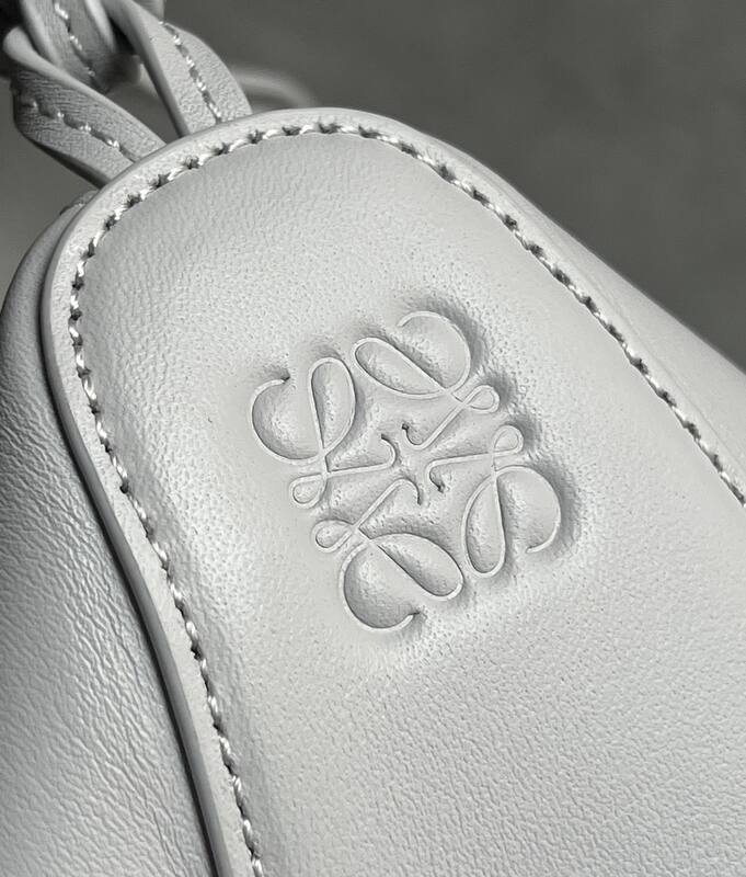 Loewe Calfskin 25x18x10cm shoulder bag — Top Quality Replica
