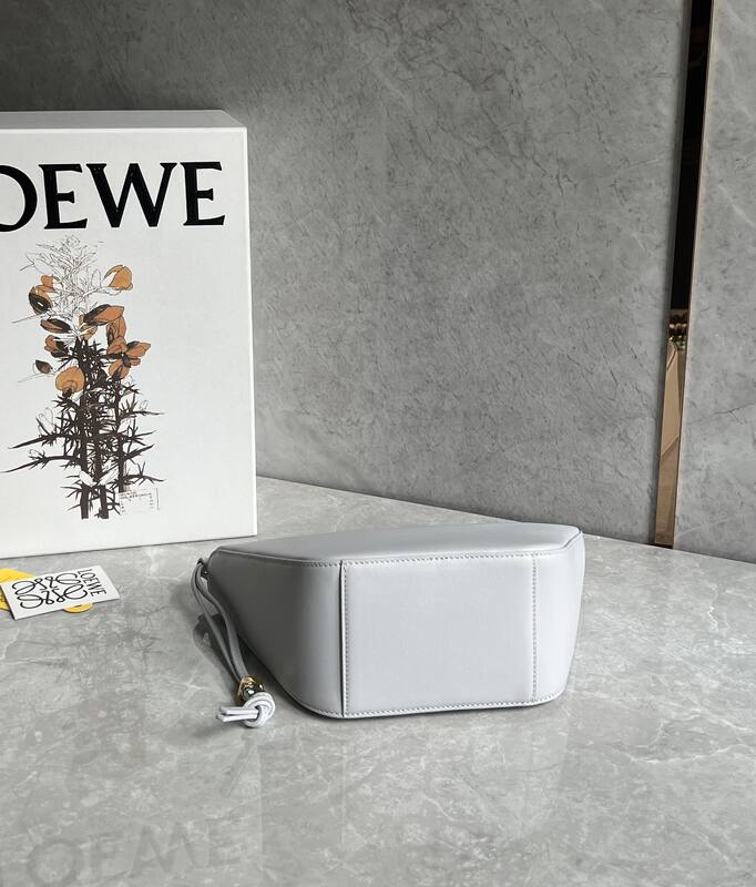 Loewe Calfskin 25x18x10cm shoulder bag — Top Quality Replica