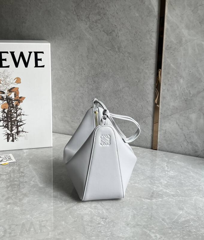 Loewe Calfskin 25x18x10cm shoulder bag — Top Quality Replica