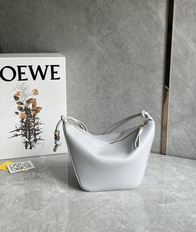 Loewe Calfskin 25x18x10cm shoulder bag — Top Quality Replica