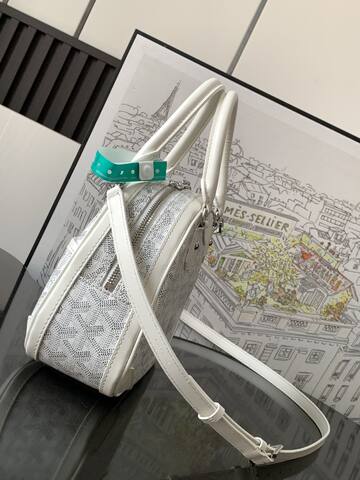 Goyard White 18x12cm shoulder bag 1 1 Replica