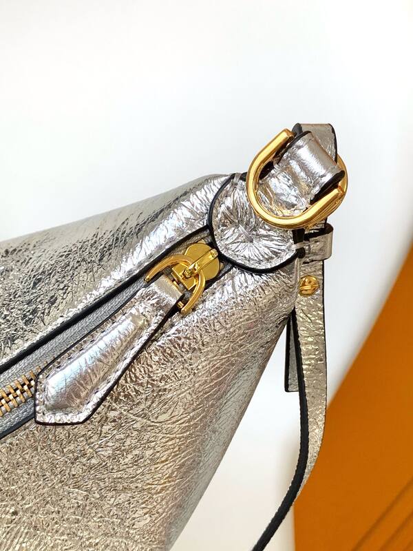 Fendi Silver 25x18x10cm shoulder bag — Premium Replica