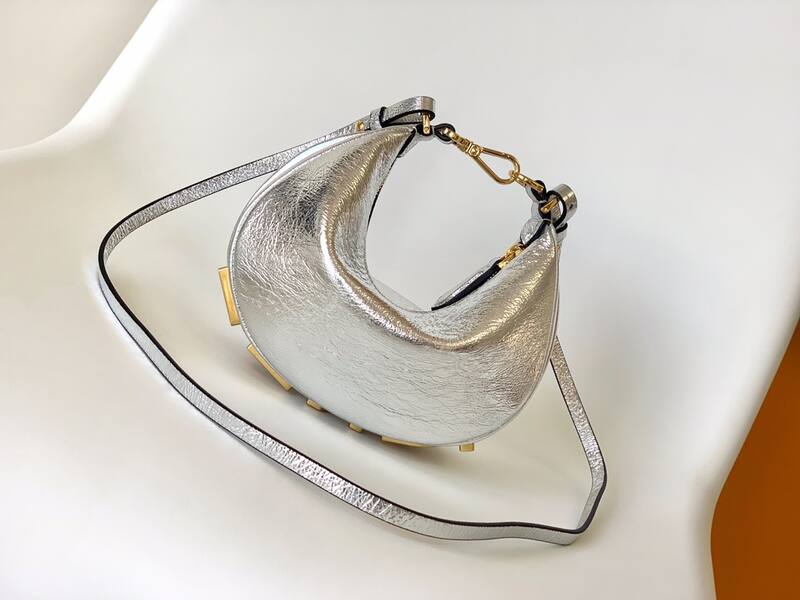 Fendi Silver 25x18x10cm shoulder bag — Premium Replica