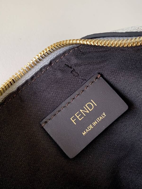 Fendi Silver 25x18x10cm shoulder bag — Premium Replica