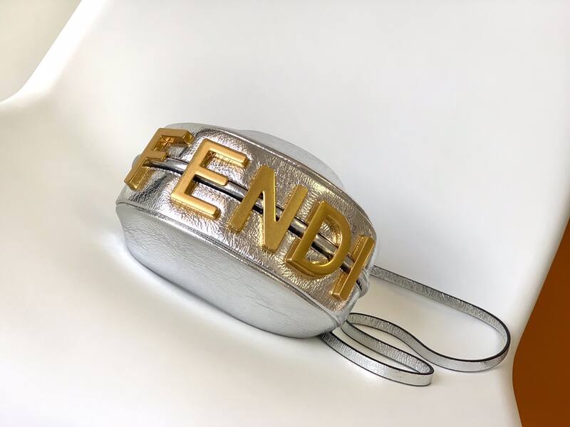 Fendi Silver 25x18x10cm shoulder bag — Premium Replica